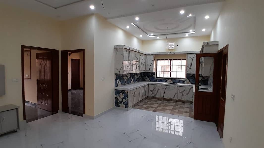 BRAND NEW HOUSE 9 MARLA NEAR JAMIA MASJID IN PHASE2, BAHRIA ORCHARD LAHORE 4