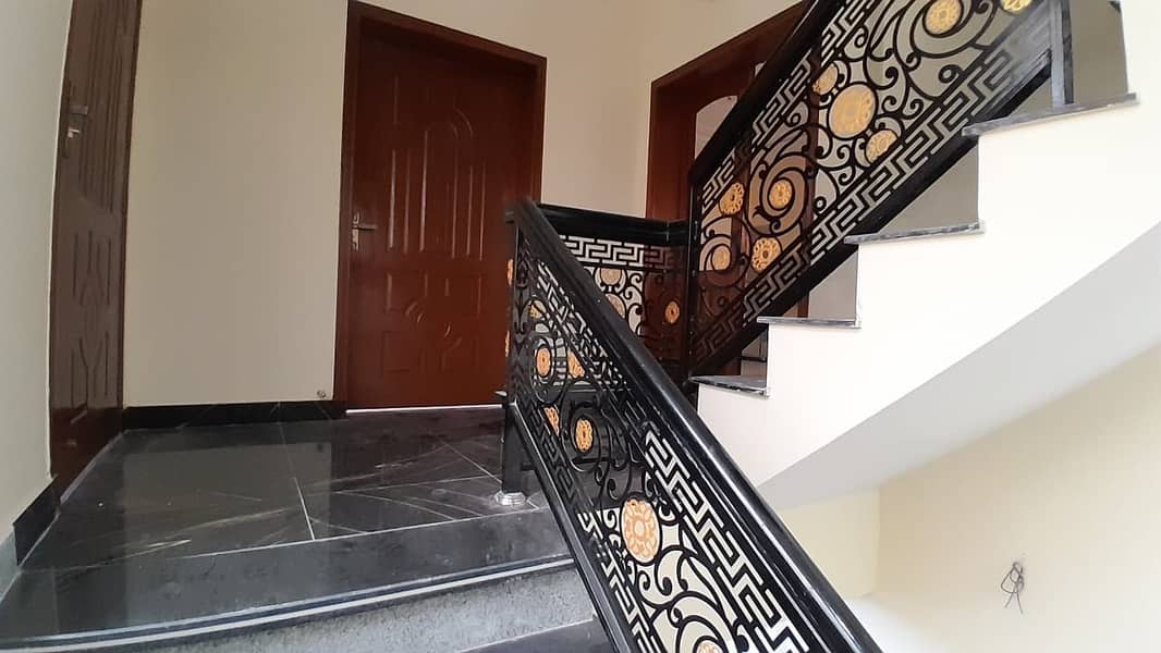 BRAND NEW HOUSE 9 MARLA NEAR JAMIA MASJID IN PHASE2, BAHRIA ORCHARD LAHORE 36