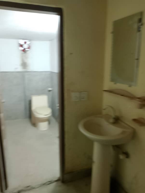 Family flate with 3 rooms in Khanna dak near Sanam Chowk Islamabad 8