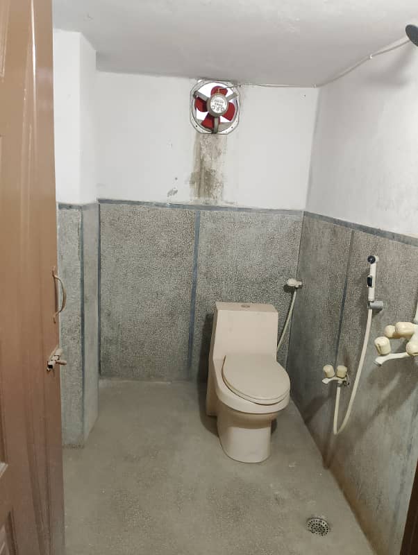 Family flate with 3 rooms in Khanna dak near Sanam Chowk Islamabad 9