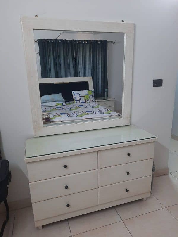 King bed set and dressing table 3