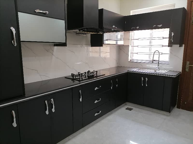 Spacious House Is Available In Green City For Sale 7