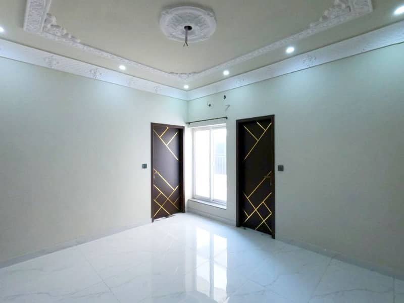 Get Your Hands On House In Lahore Best Area 29