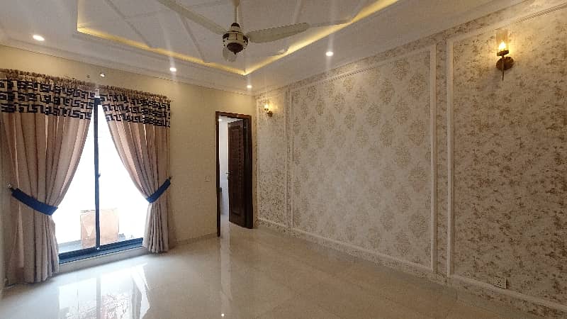 10 Marla House In Beautiful Location Of Paragon City Grove Block In Lahore 10