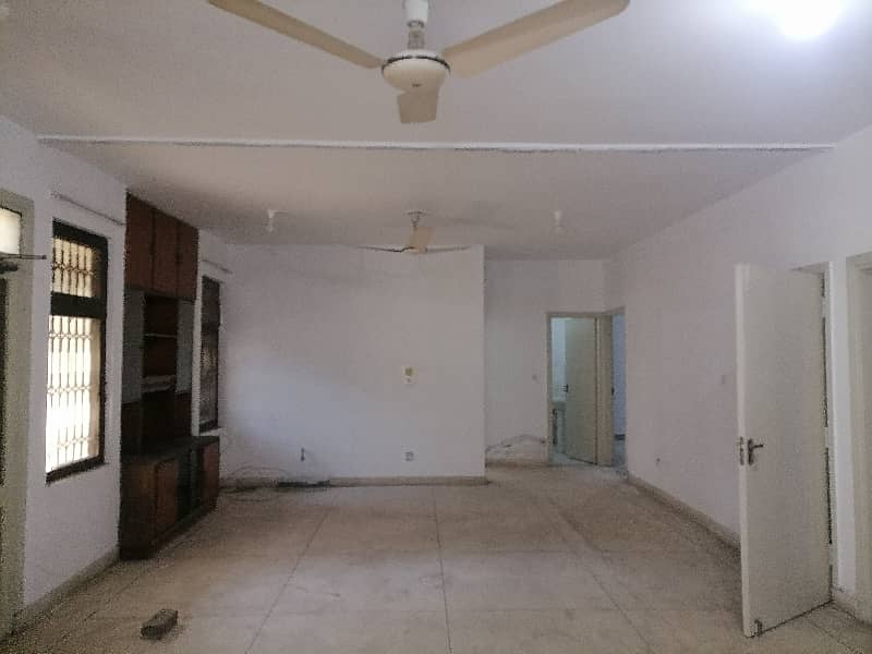 A 10 Square Feet Flat Has Landed On Market In Askari 5 Of Lahore 17