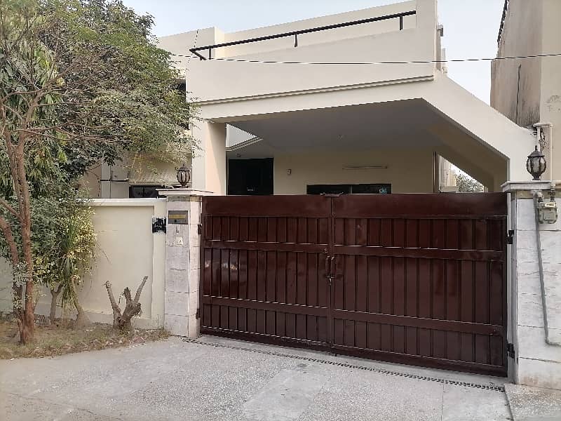 10 Marla House For sale Is Available In Askari 5 1