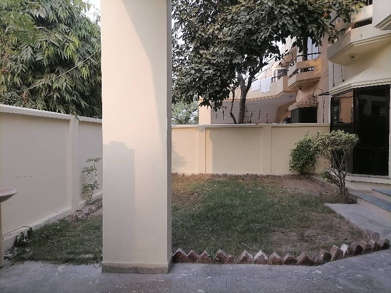 10 Marla House For sale Is Available In Askari 5 7