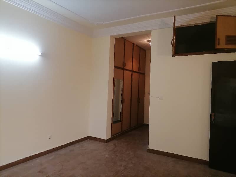 10 Marla House For sale Is Available In Askari 5 8