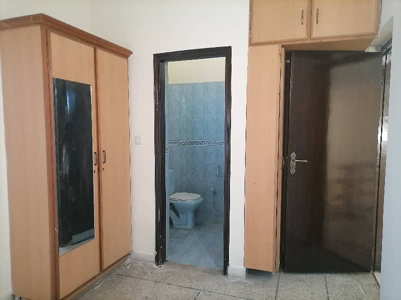 10 Marla House For sale Is Available In Askari 5 10