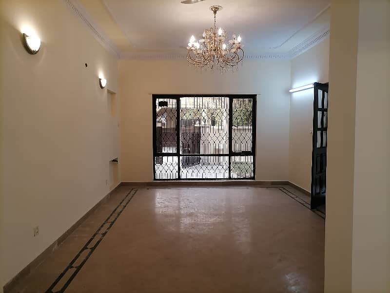 10 Marla House For sale Is Available In Askari 5 14