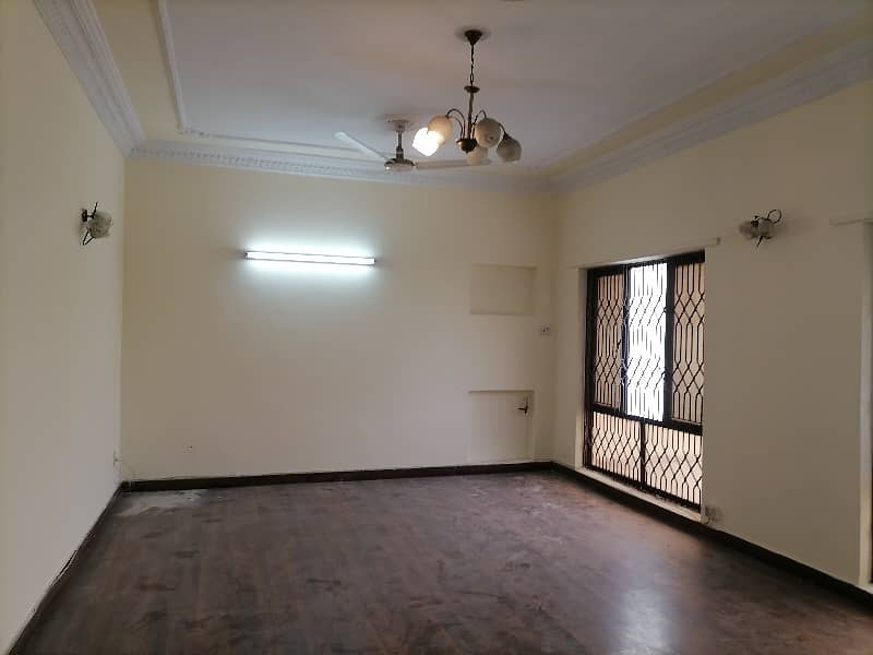 10 Marla House For sale Is Available In Askari 5 15