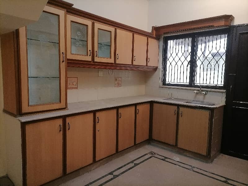 10 Marla House For sale Is Available In Askari 5 16