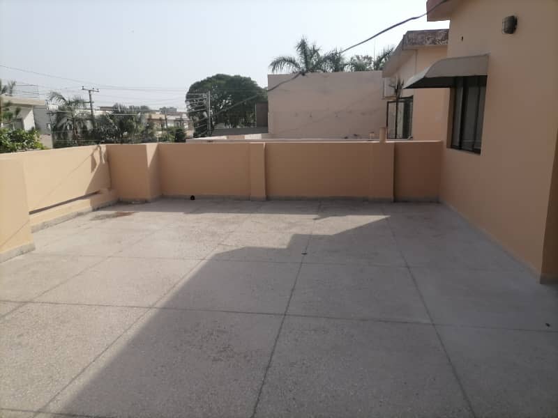 Centrally Located House Available In Askari 5 For sale 3