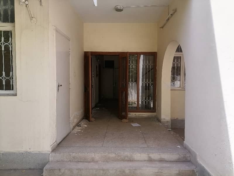 House Of 12 Marla For Rent In Askari 5 4