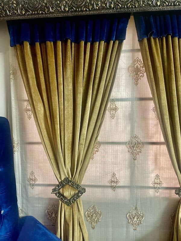 blind with velvet curtain with wood carving along with clips 2