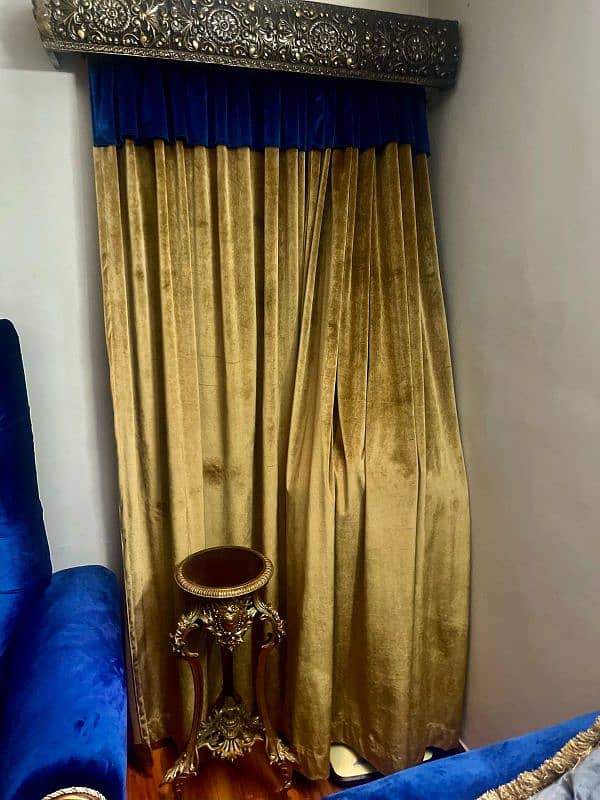 blind with velvet curtain with wood carving along with clips 5