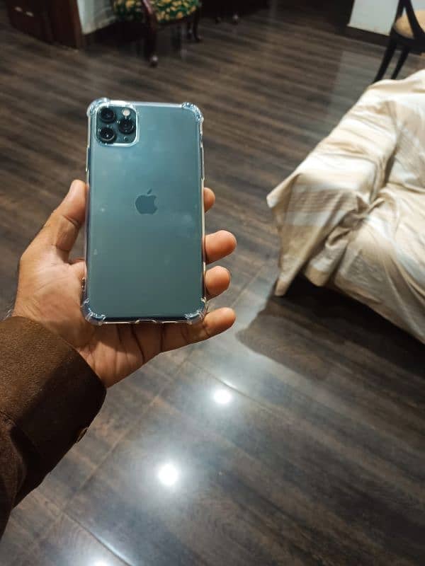 iphone 11 pro max 9.5/10. greenish grey pta approve 256 GB dual sim 4