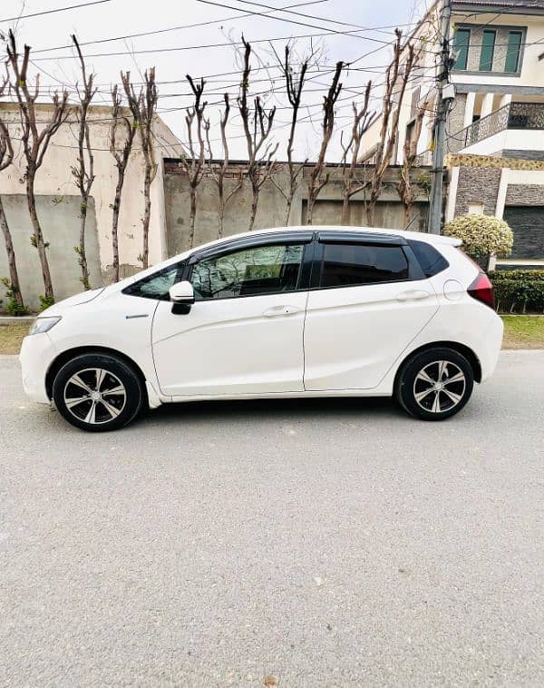 For Sale Honda Fit Model 2014/2017 Fully Loaded Hybrid Technology 19