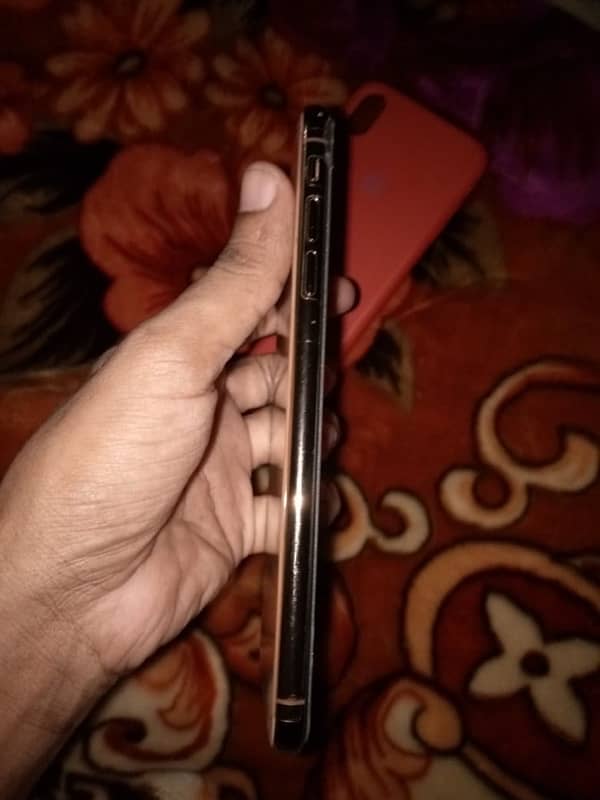 Iphone XS Max Non PTA 4