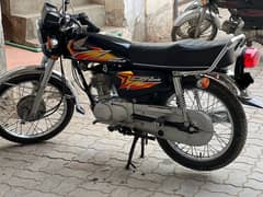 Honda 125 black new condition