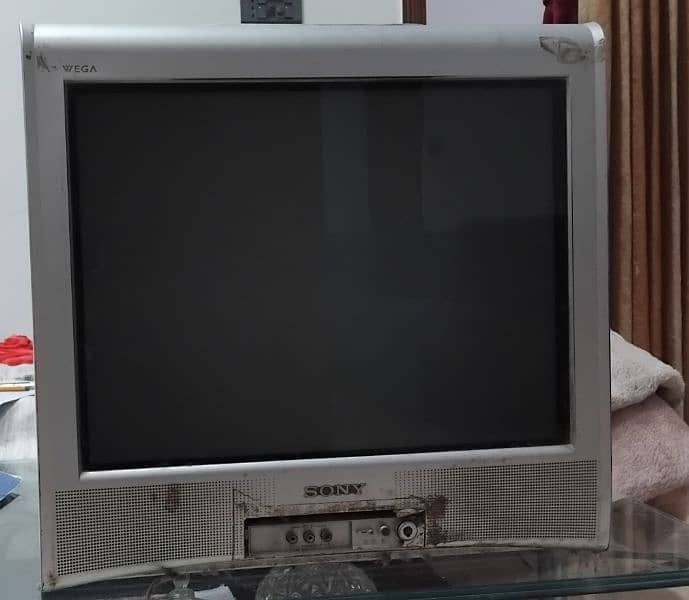 Sony Trinitron WEGA television 0