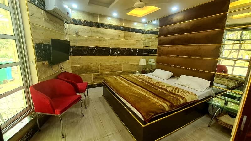 FURNISHED BEDROOMS LUXURY LIFESTYLE IN CANTT BOYS GIRLS WORKING AND STUDENTS KY LIYA AVAILABLE FEW TIME AND LONG TIME AVAILABLE 0