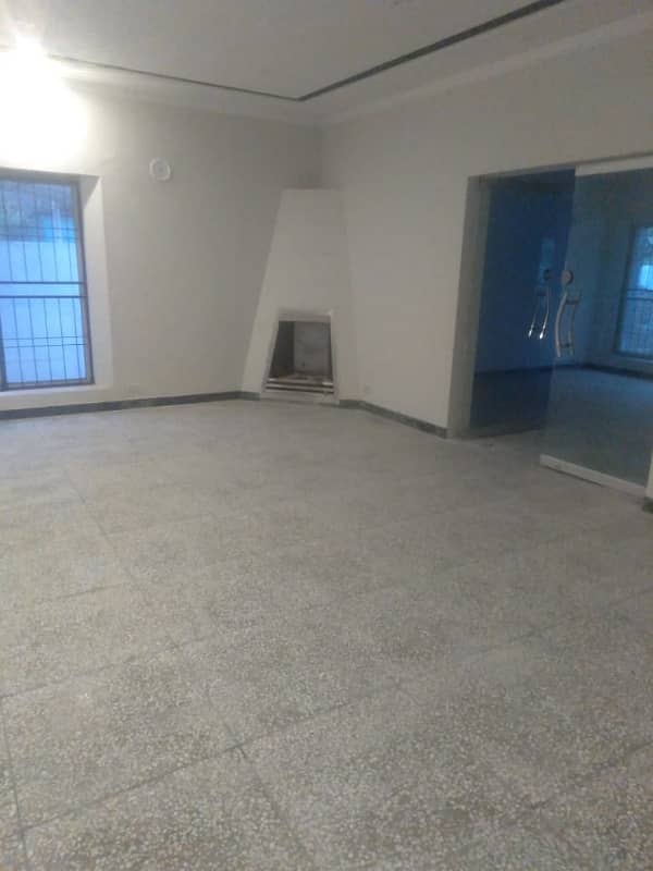 1-KANAL HOUSE FOR RENT IN CANTT PRIME LOCATION OTHER OPTIONS AVAILABLE IN CANTT & FURNISHED AND NON FURNISHED HOUSE AVAILABLE IN CANTT 3