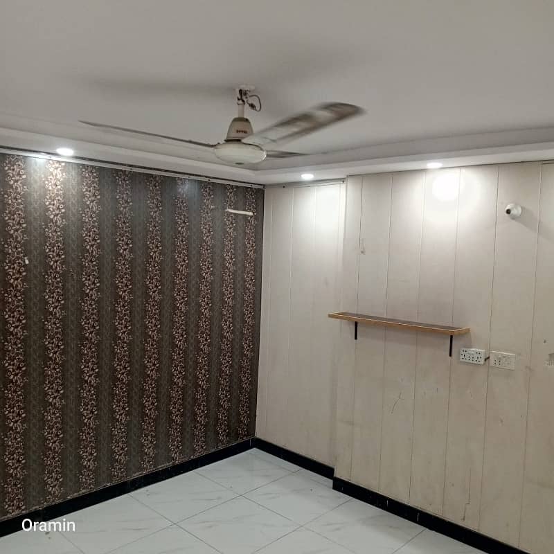 900 SQFEET SEPRATE LOWER PORTION FOR RENT IN CANTT STUDENT & BECHOULARS & MALE AND FEMALE & AND FAMILY 5