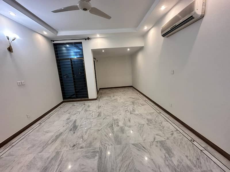 1 KANAL ULTRA HOUSE FOR RENT IN CANTT PRIME LOCATION & OTHER OPTIONS AVAILABLE IN CANTT & FURNISHED AND NON FURNISHED HOUSE AVAILABLE 7