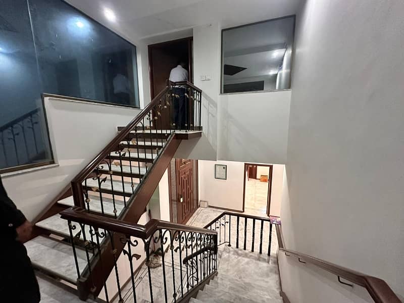 1 KANAL ULTRA HOUSE FOR RENT IN CANTT PRIME LOCATION & OTHER OPTIONS AVAILABLE IN CANTT & FURNISHED AND NON FURNISHED HOUSE AVAILABLE 8