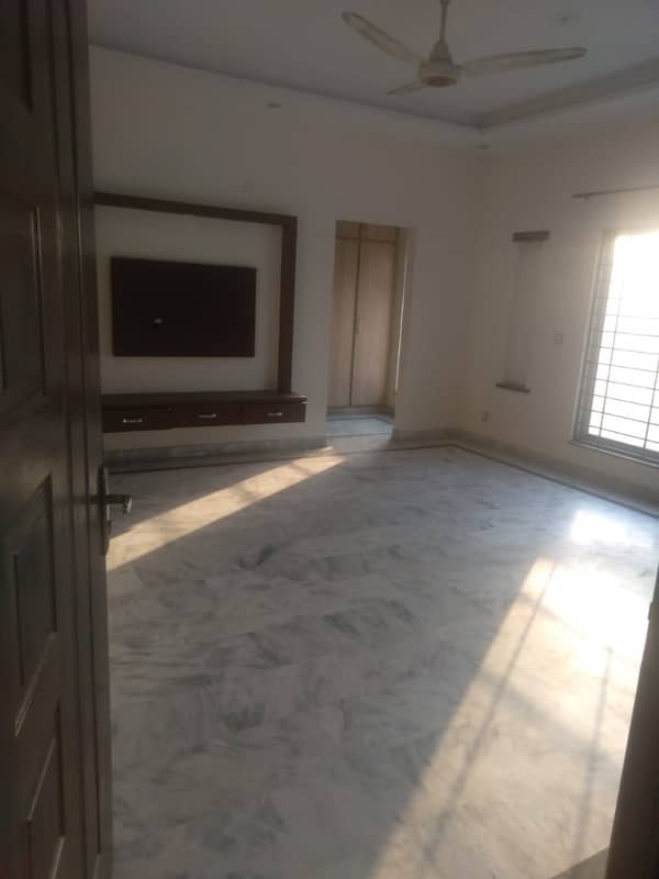 24 MARLA UPPER PORTION FOR RENT IN CANTT & OTHER OPTIONS AVAILABLE FURNISHED AND NON FURNISHED 4