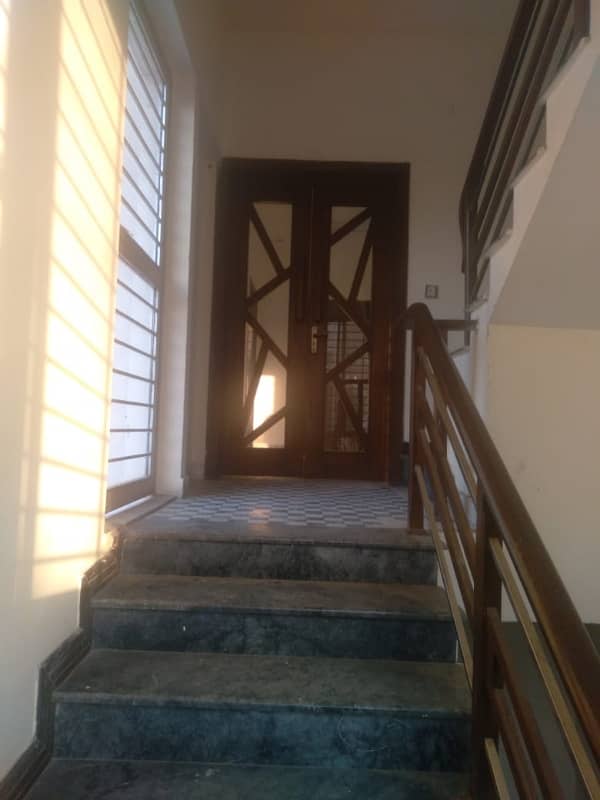 24 MARLA UPPER PORTION FOR RENT IN CANTT & OTHER OPTIONS AVAILABLE FURNISHED AND NON FURNISHED 10