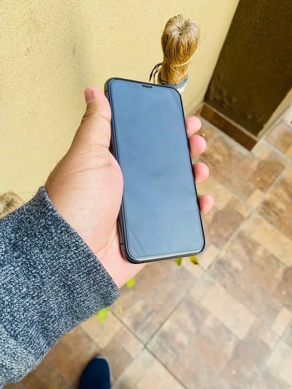 iPhone 11 Pro 256 GB Approved 1