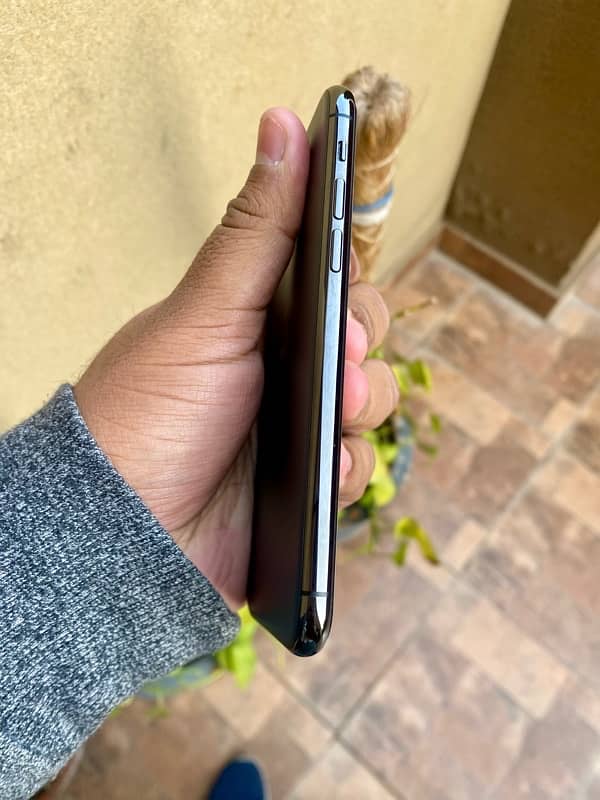 iPhone 11 Pro 256 GB Approved 3