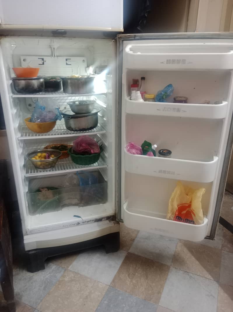 Used Dawlance full size fridge for sale 1