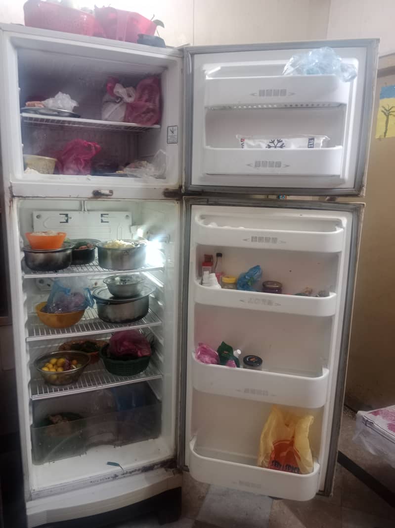 Used Dawlance full size fridge for sale 2