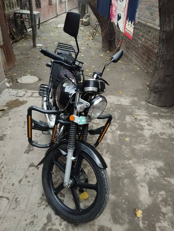 Suzuki GS 150 3