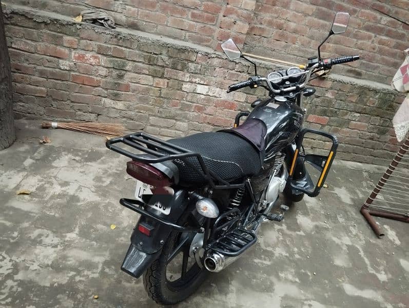 Suzuki GS 150 8