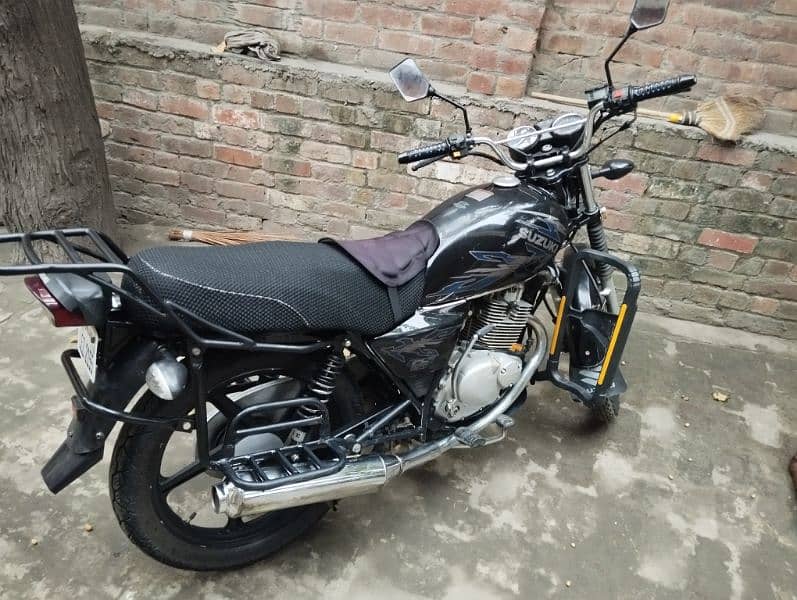 Suzuki GS 150 9