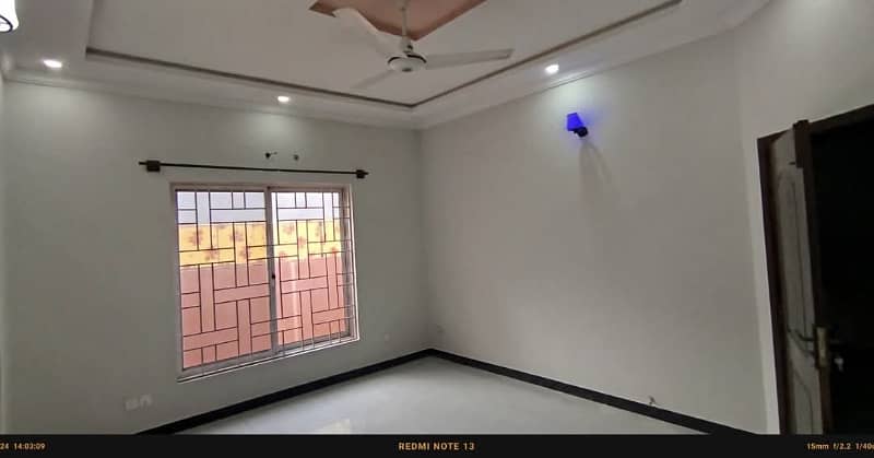 10 Marla full house available for rent in wapda town 4