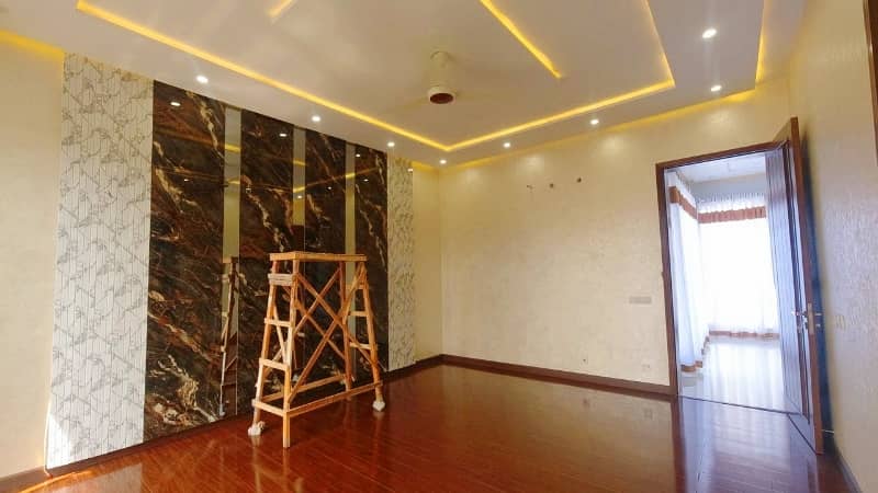 A Prime Location 1 Kanal House In Lahore Is On The Market For Sale 8