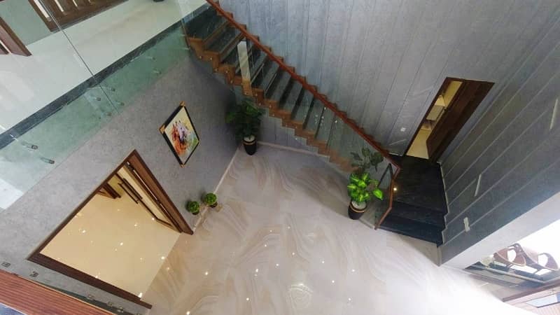 A Prime Location 1 Kanal House In Lahore Is On The Market For Sale 10