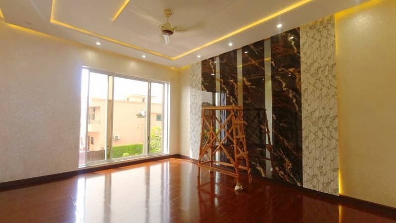 A Prime Location 1 Kanal House In Lahore Is On The Market For Sale 11