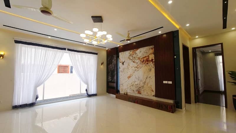 A Prime Location 1 Kanal House In Lahore Is On The Market For Sale 30