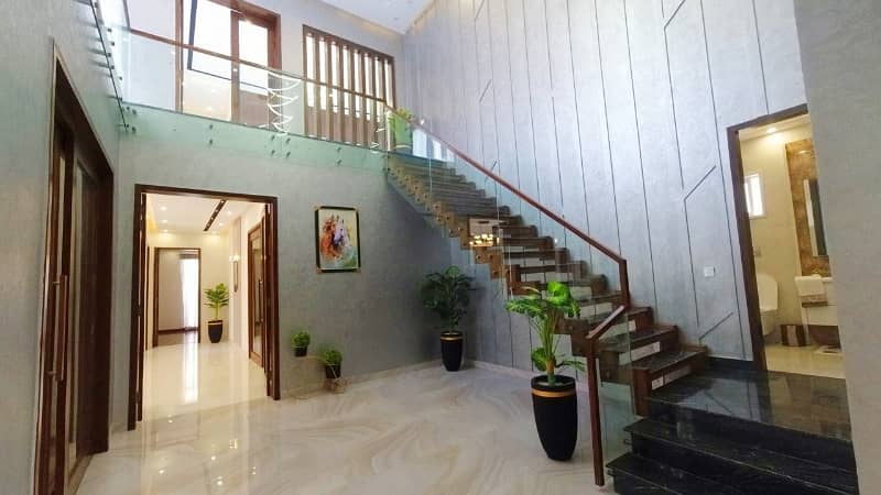 A Prime Location 1 Kanal House In Lahore Is On The Market For Sale 31