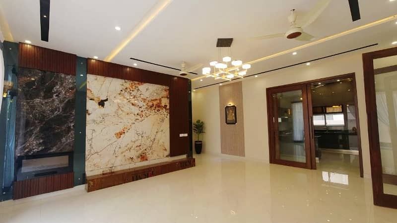 A Prime Location 1 Kanal House In Lahore Is On The Market For Sale 33