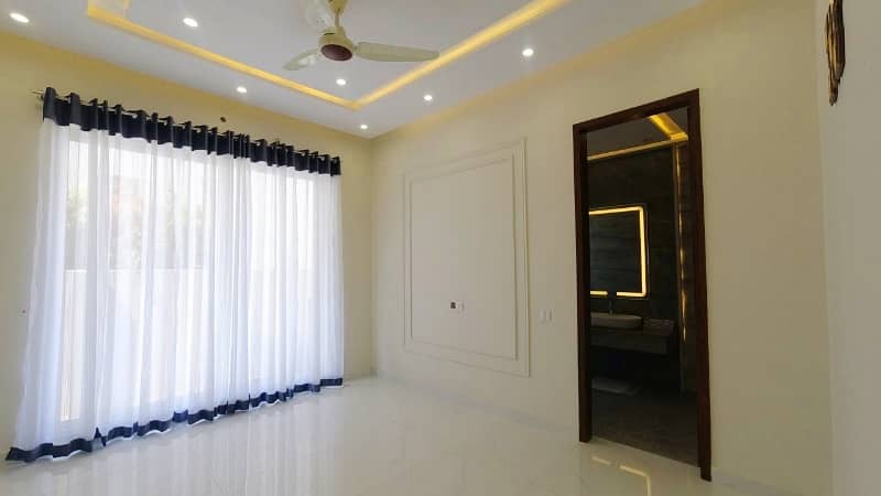 A Prime Location 1 Kanal House In Lahore Is On The Market For Sale 37