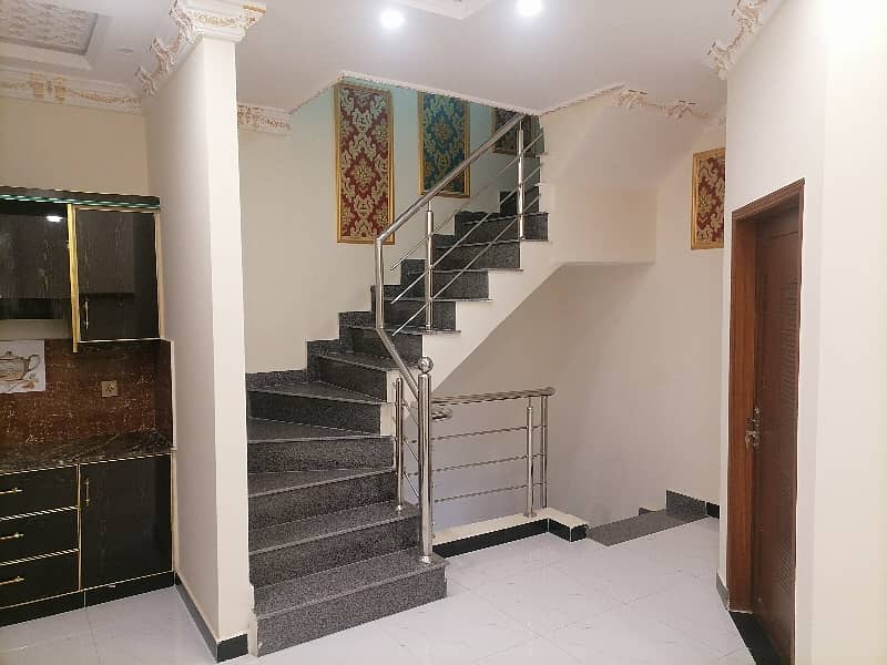 10 Marla House For sale In Central Park - Block A Lahore 1