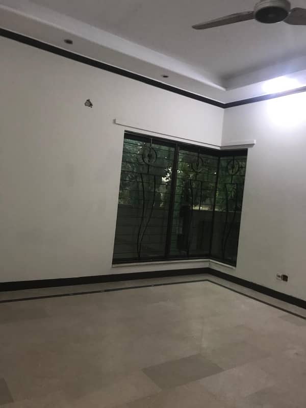 1 Kanal Lower Portion For Rent In DHA Phase 4 (Separate gyat) 3