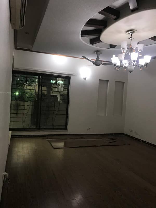 1 Kanal Lower Portion For Rent In DHA Phase 4 (Separate gyat) 8